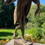 Le porteur d'un grand poisson. Sculpture (bronze). 54 cm Le porteur d'un grand poisson. Sculpture (bronze). 54 cm