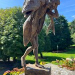 Le porteur d'un grand poisson. Sculpture (bronze). 54 cm Le porteur d'un grand poisson. Sculpture (bronze). 54 cm