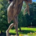 Le porteur d'un grand poisson. Sculpture (bronze). 54 cm Le porteur d'un grand poisson. Sculpture (bronze). 54 cm