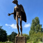 L'homme-oiseau. Sculpture (bronze). 60 cm L'homme-oiseau. Sculpture (bronze). 60 cm