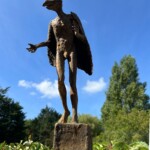 L'homme-oiseau. Sculpture (bronze). 60 cm L'homme-oiseau. Sculpture (bronze). 60 cm