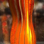 Éric Doisy ; Lampe dentelle. Bombe aérosol sur bois. H 70 cm, Ø 19 cm Éric Doisy ; Lampe dentelle. Bombe aérosol sur bois. H 70 cm, Ø 19 cm