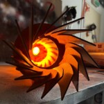 Éric Doisy ; Lampe dentelle. Bombe aérosol sur bois. H 70 cm, Ø 19 cm (détail) Éric Doisy ; Lampe dentelle. Bombe aérosol sur bois. H 70 cm, Ø 19 cm (détail)